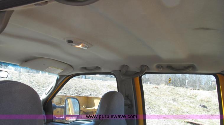 image for item G2328 2005 Ford F250 Super Duty XL Crew Cab pickup truck