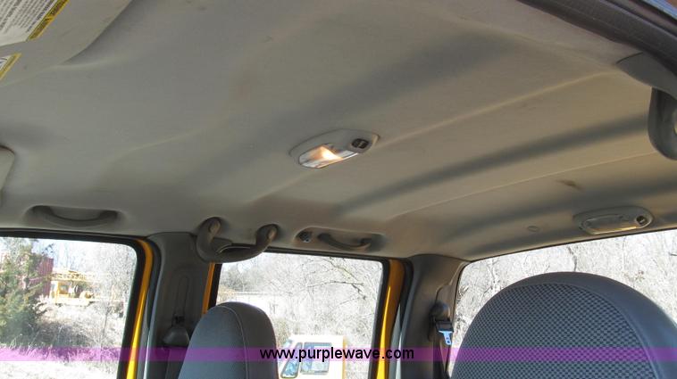 image for item G2328 2005 Ford F250 Super Duty XL Crew Cab pickup truck