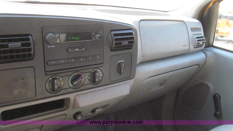 image for item G2328 2005 Ford F250 Super Duty XL Crew Cab pickup truck