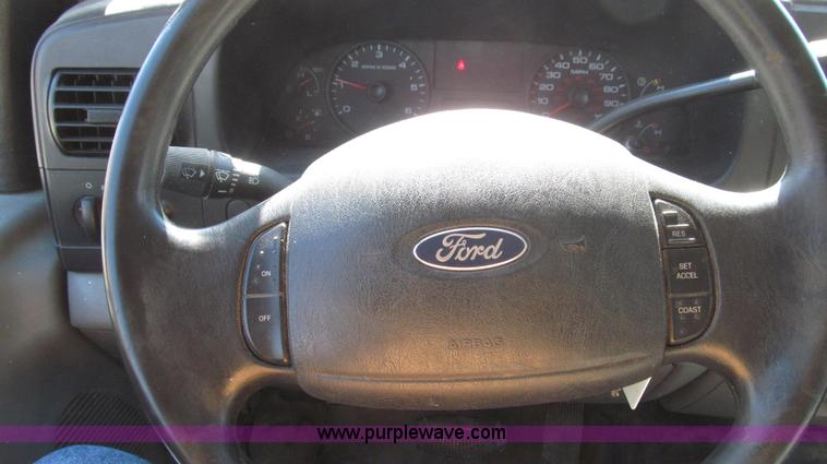 image for item G2328 2005 Ford F250 Super Duty XL Crew Cab pickup truck