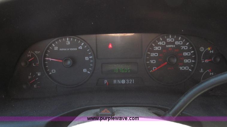 image for item G2328 2005 Ford F250 Super Duty XL Crew Cab pickup truck