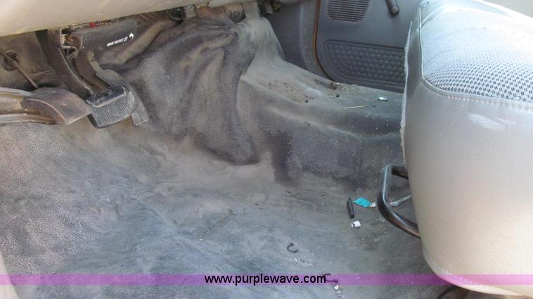 image for item G2328 2005 Ford F250 Super Duty XL Crew Cab pickup truck