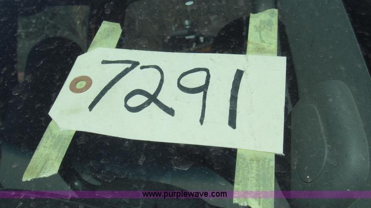 image for item G2328 2005 Ford F250 Super Duty XL Crew Cab pickup truck