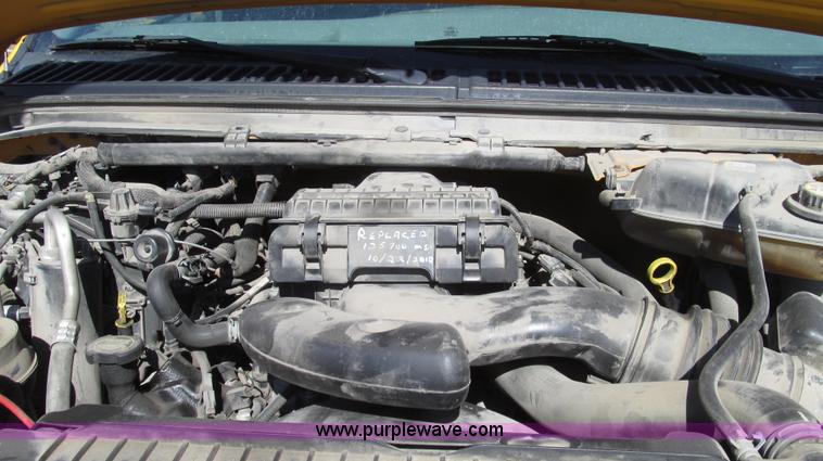 image for item G2328 2005 Ford F250 Super Duty XL Crew Cab pickup truck