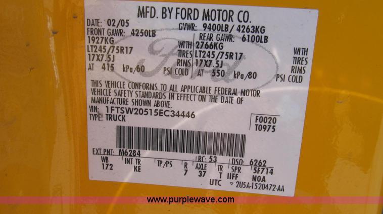 image for item G2328 2005 Ford F250 Super Duty XL Crew Cab pickup truck