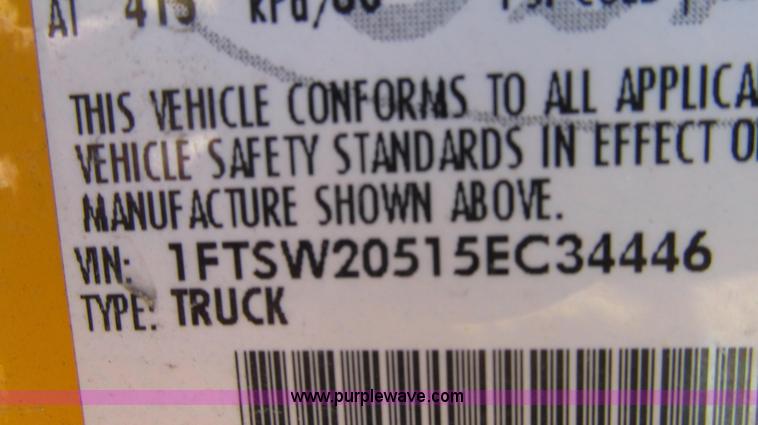 image for item G2328 2005 Ford F250 Super Duty XL Crew Cab pickup truck