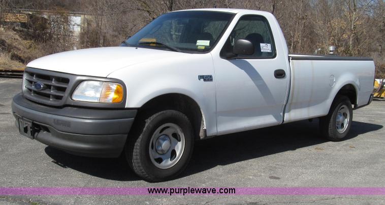 image for item G2329 2003 Ford F150 XL pickup truck