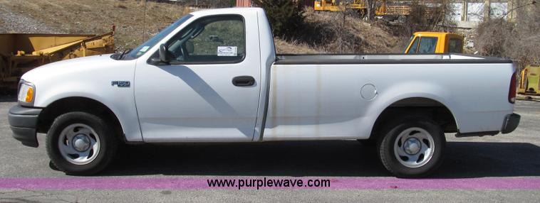 image for item G2329 2003 Ford F150 XL pickup truck