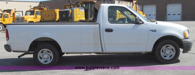 image for item G2329 2003 Ford F150 XL pickup truck