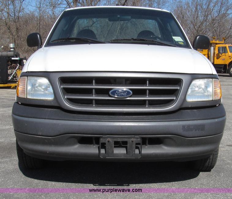 image for item G2329 2003 Ford F150 XL pickup truck