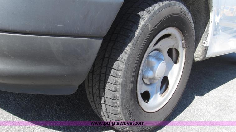 image for item G2329 2003 Ford F150 XL pickup truck