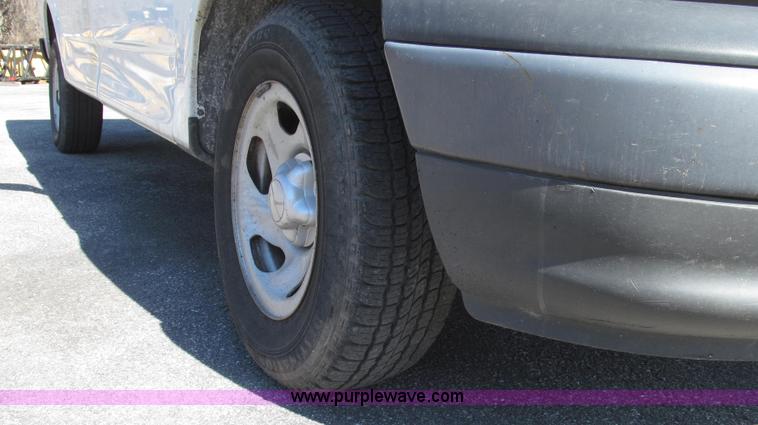 image for item G2329 2003 Ford F150 XL pickup truck