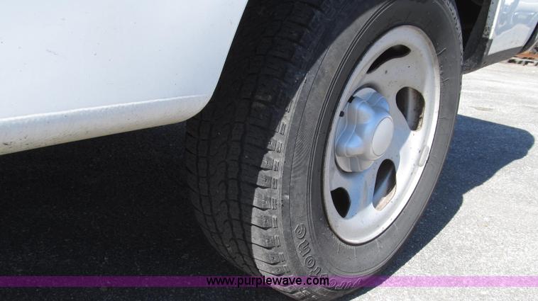 image for item G2329 2003 Ford F150 XL pickup truck