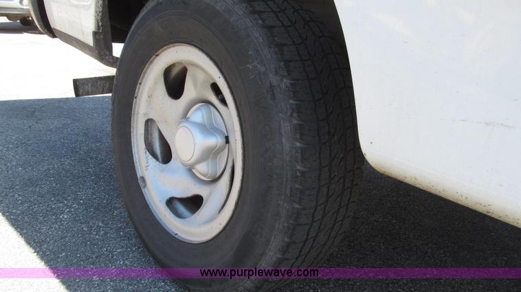 image for item G2329 2003 Ford F150 XL pickup truck