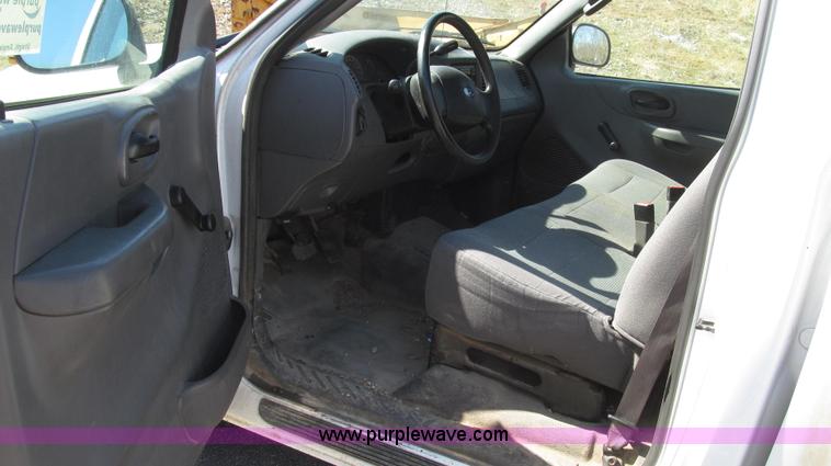 image for item G2329 2003 Ford F150 XL pickup truck