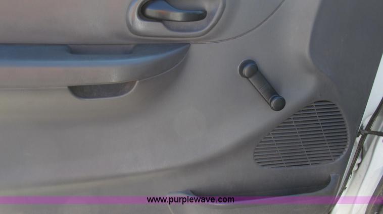 image for item G2329 2003 Ford F150 XL pickup truck