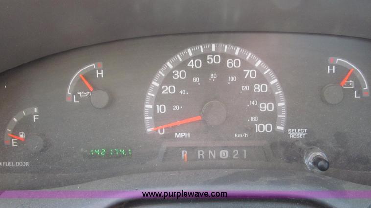 image for item G2329 2003 Ford F150 XL pickup truck