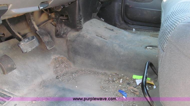 image for item G2329 2003 Ford F150 XL pickup truck