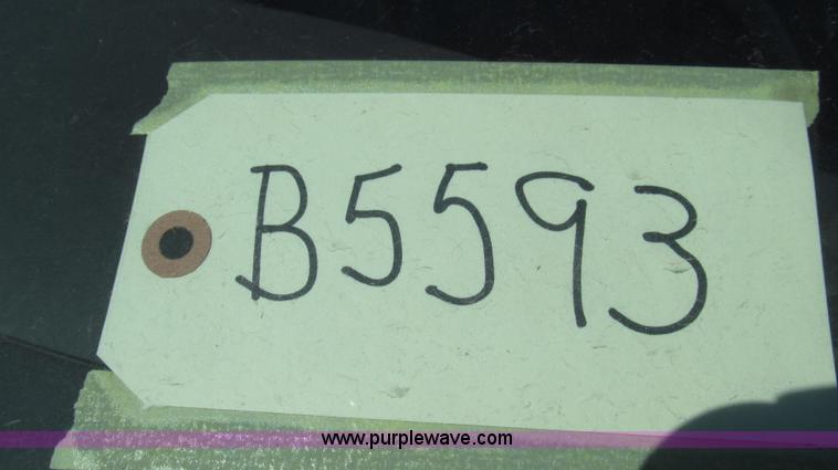 image for item G2329 2003 Ford F150 XL pickup truck