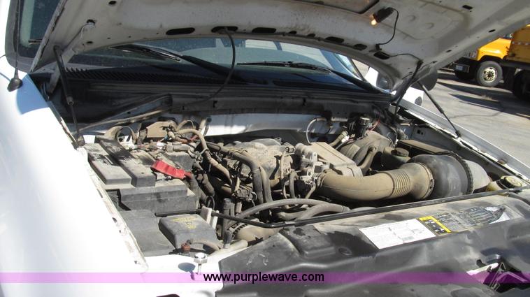 image for item G2329 2003 Ford F150 XL pickup truck