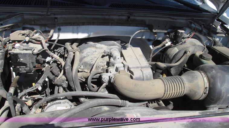 image for item G2329 2003 Ford F150 XL pickup truck