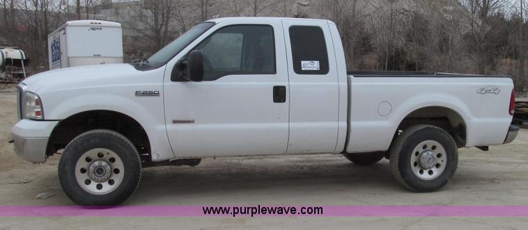 image for item G2332 2007 Ford F250 Super Duty XLT SuperCab pickup truck
