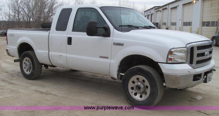 image for item G2332 2007 Ford F250 Super Duty XLT SuperCab pickup truck