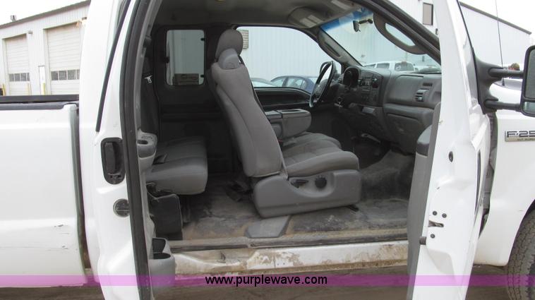 image for item G2332 2007 Ford F250 Super Duty XLT SuperCab pickup truck