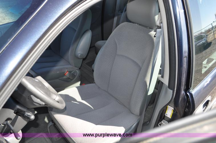 image for item G6437 2007 Dodge Caravan SE