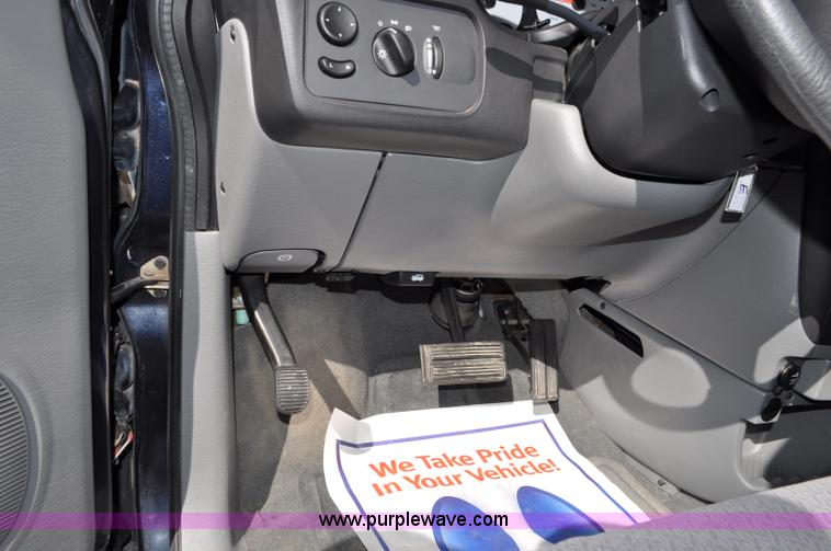 image for item G6437 2007 Dodge Caravan SE