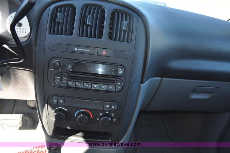 image for item G6437 2007 Dodge Caravan SE