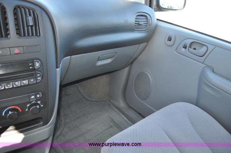 image for item G6437 2007 Dodge Caravan SE
