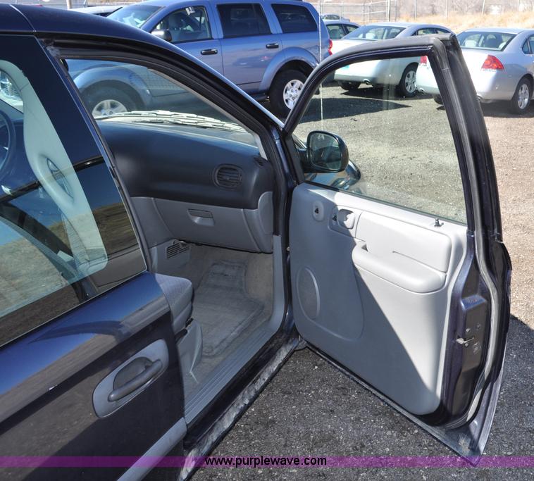 image for item G6437 2007 Dodge Caravan SE