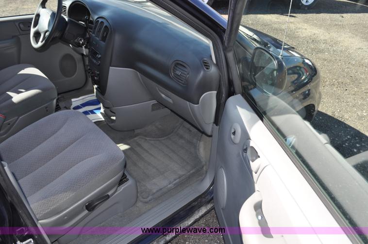 image for item G6437 2007 Dodge Caravan SE