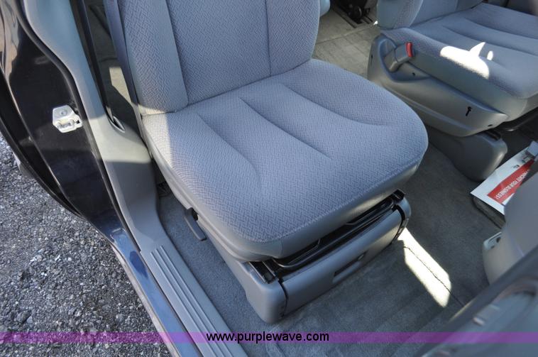 image for item G6437 2007 Dodge Caravan SE