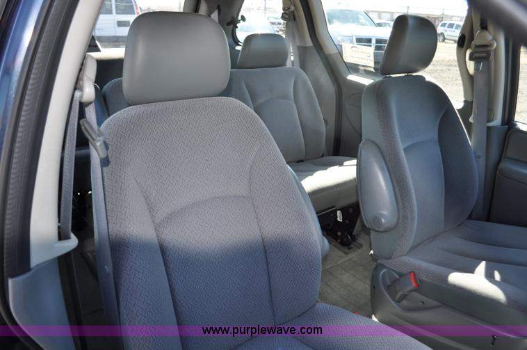 image for item G6437 2007 Dodge Caravan SE