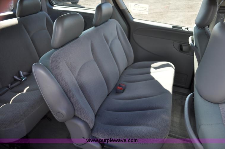 image for item G6437 2007 Dodge Caravan SE