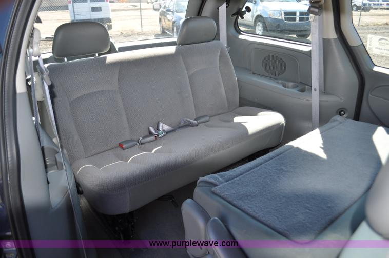 image for item G6437 2007 Dodge Caravan SE