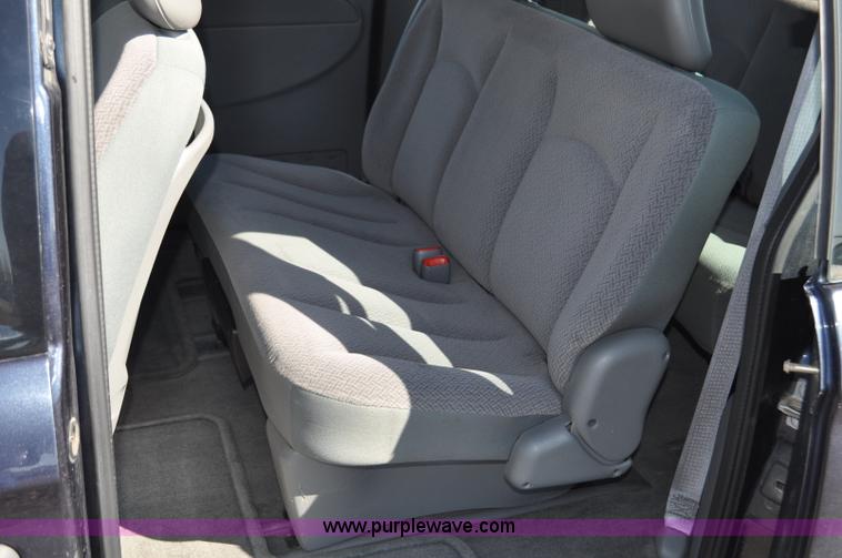 image for item G6437 2007 Dodge Caravan SE