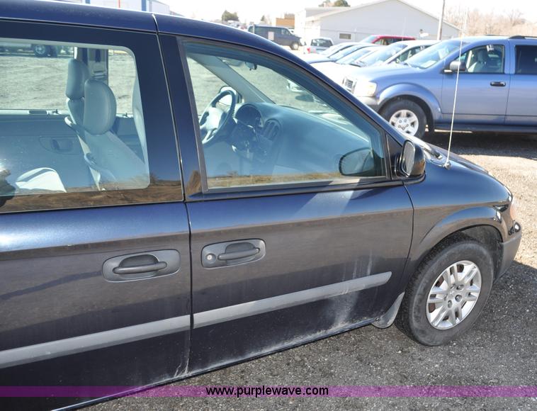 image for item G6437 2007 Dodge Caravan SE