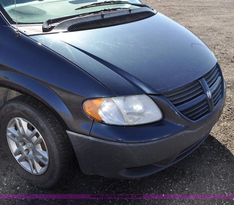 image for item G6437 2007 Dodge Caravan SE