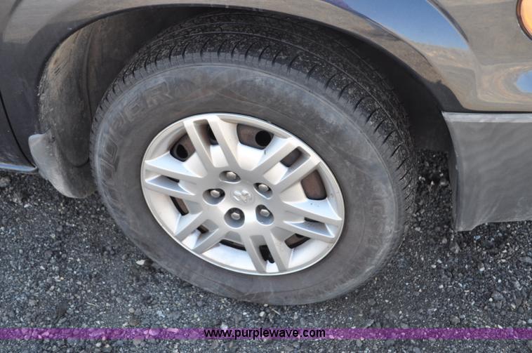 image for item G6437 2007 Dodge Caravan SE