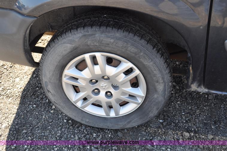 image for item G6437 2007 Dodge Caravan SE