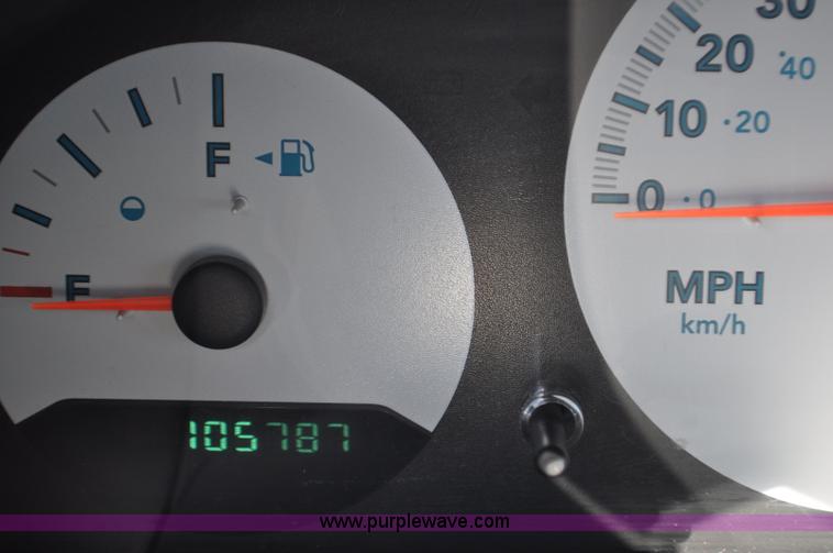 image for item G6437 2007 Dodge Caravan SE