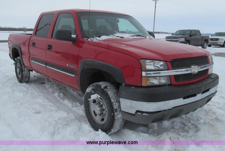 image for item G9547 2004 Chevrolet Silverado 2500HD Crew Cab pickup truck