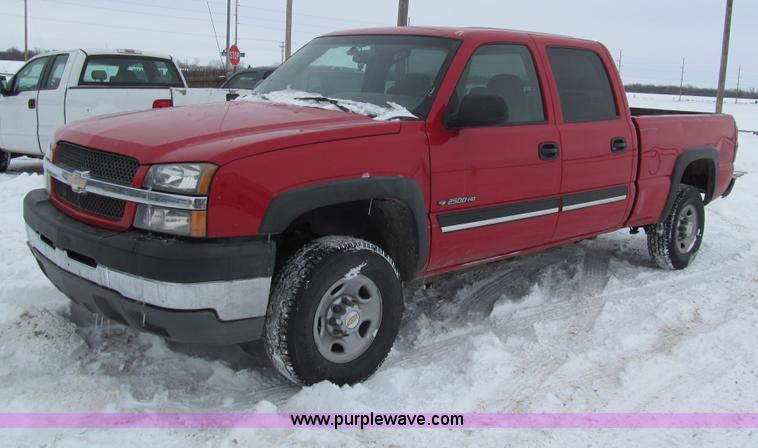 image for item G9547 2004 Chevrolet Silverado 2500HD Crew Cab pickup truck