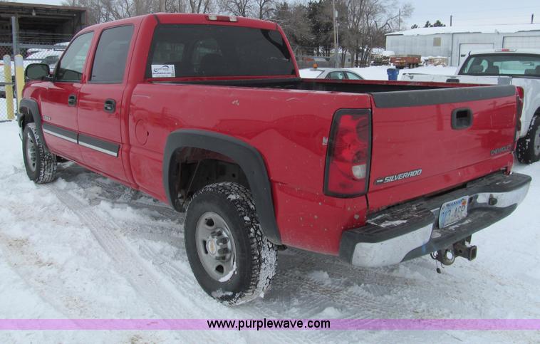 image for item G9547 2004 Chevrolet Silverado 2500HD Crew Cab pickup truck
