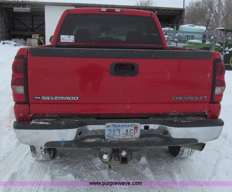 image for item G9547 2004 Chevrolet Silverado 2500HD Crew Cab pickup truck