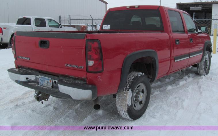 image for item G9547 2004 Chevrolet Silverado 2500HD Crew Cab pickup truck