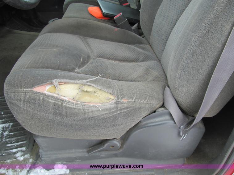 image for item G9547 2004 Chevrolet Silverado 2500HD Crew Cab pickup truck